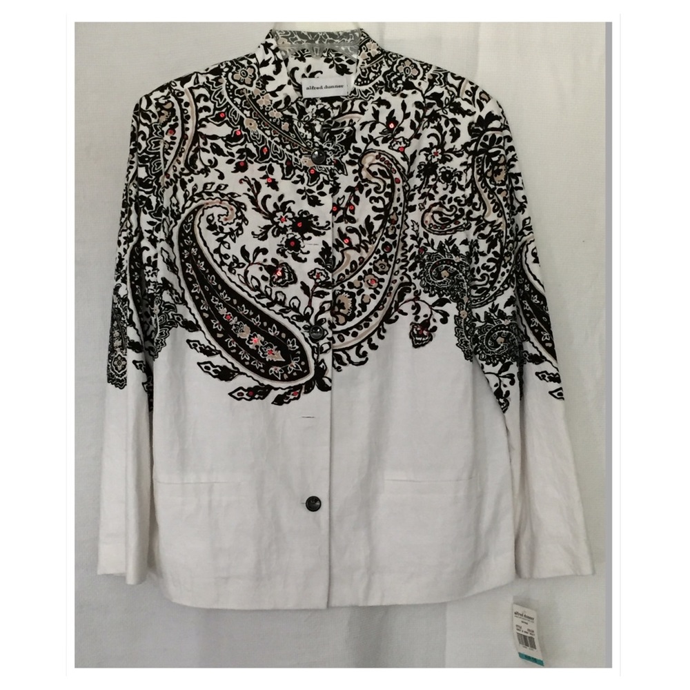 Black and whit blazer